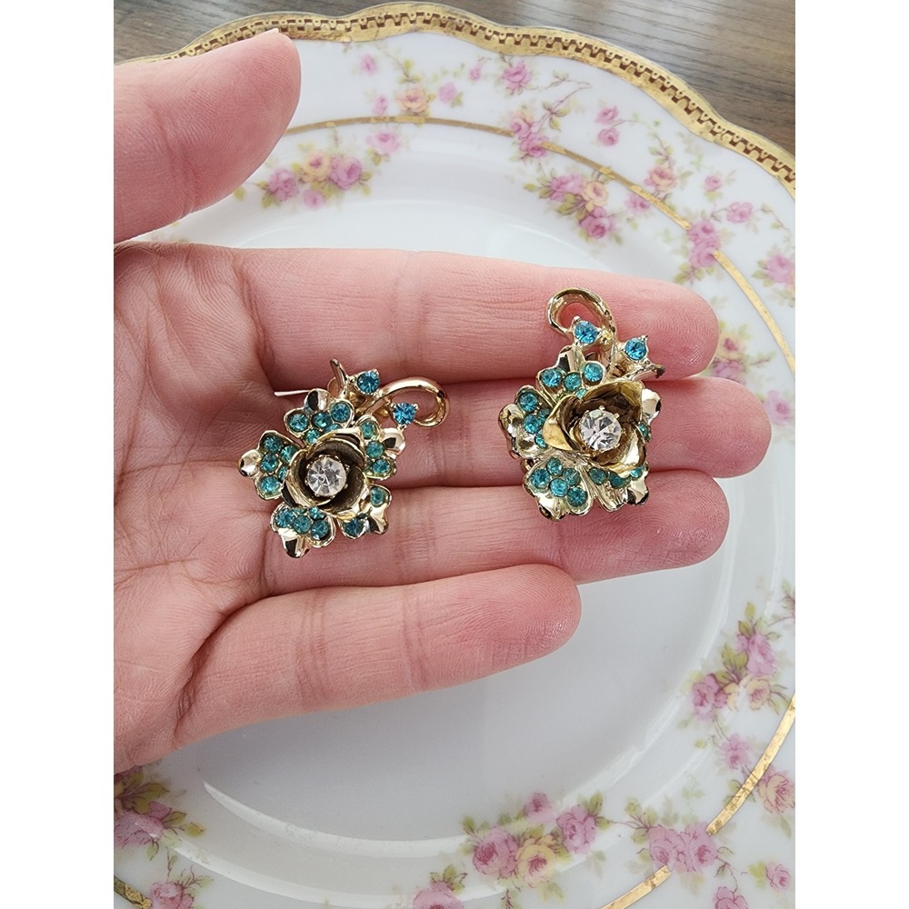 Vintage Coro Gold Tone Turquoise Blue Rhinestone Floral Clip On Earrings